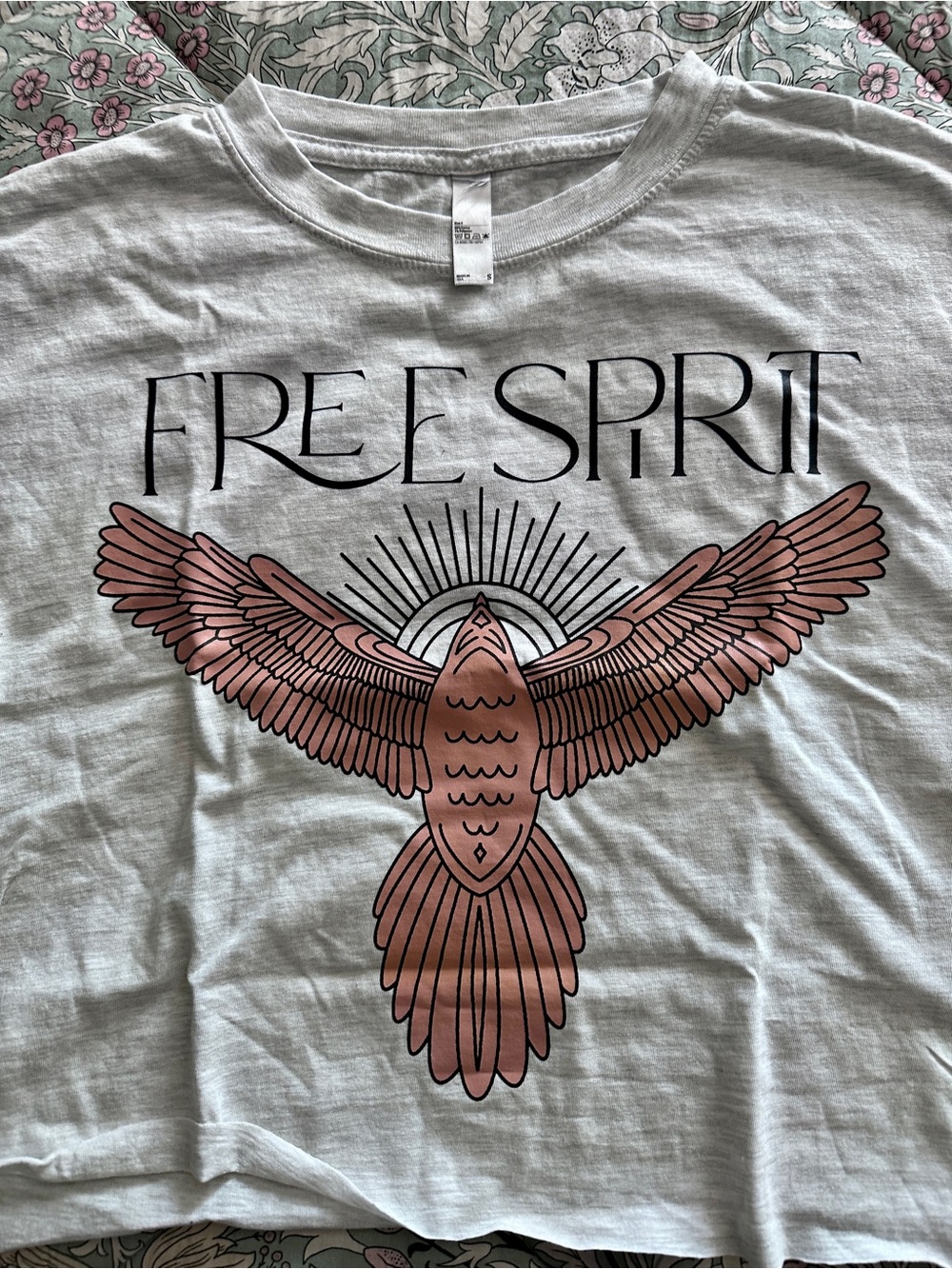Free Spirit Graphic Short Sleeve Tee in Light Gray with Pink Bird